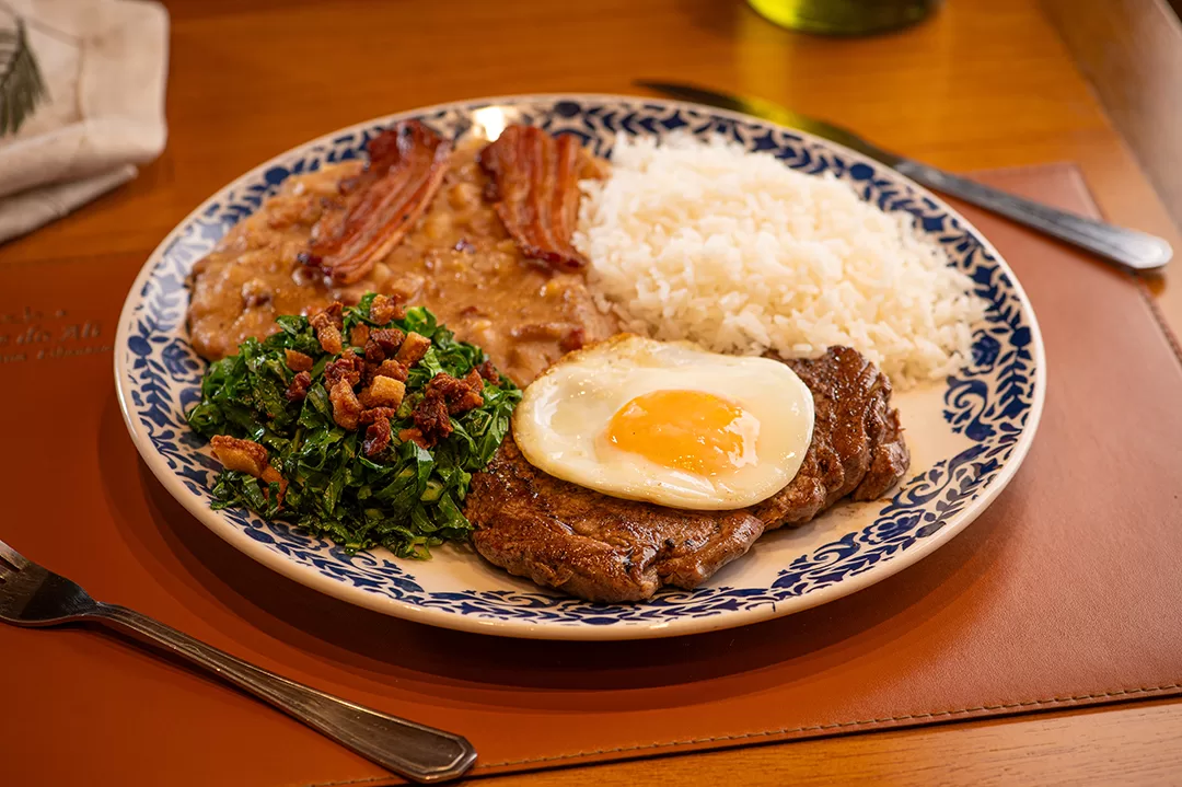 Virado à mineira - Filé mignon grelhado
